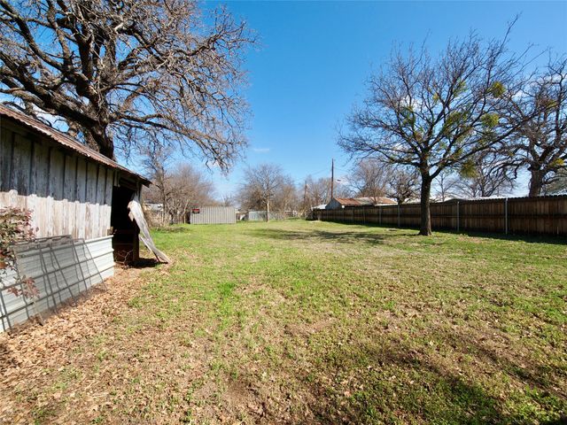 1327 Old Jacksboro Road, Graham, TX 76450