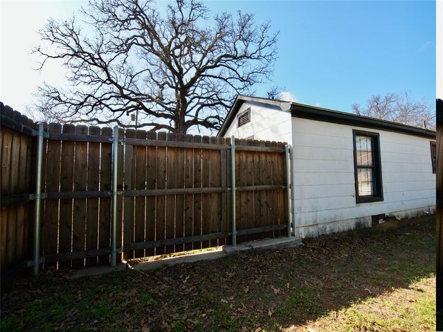 1327 Old Jacksboro Road, Graham, TX 76450