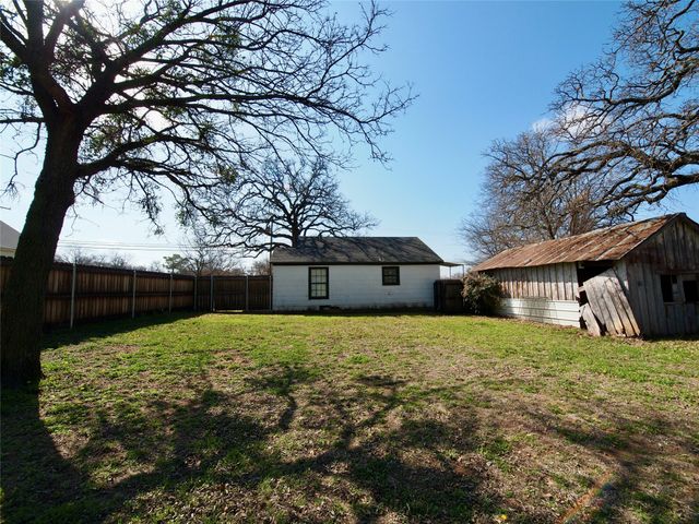 1327 Old Jacksboro Road, Graham, TX 76450