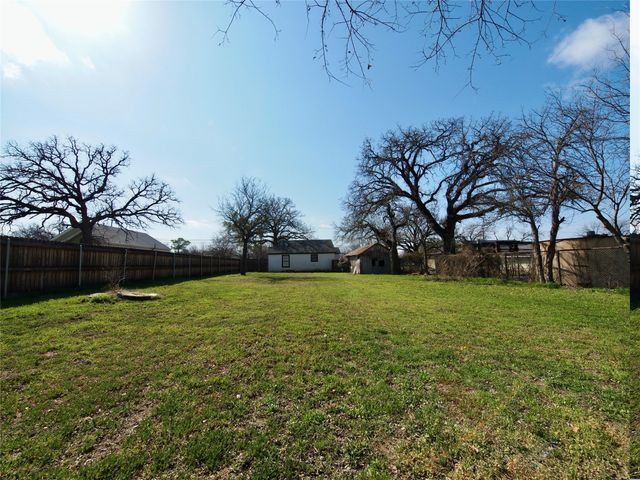 1327 Old Jacksboro Road, Graham, TX 76450