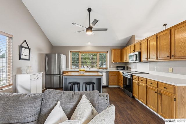 1138 Rawhide Road, Papillion, NE 68046