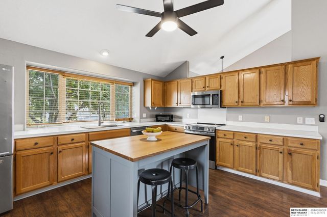 1138 Rawhide Road, Papillion, NE 68046