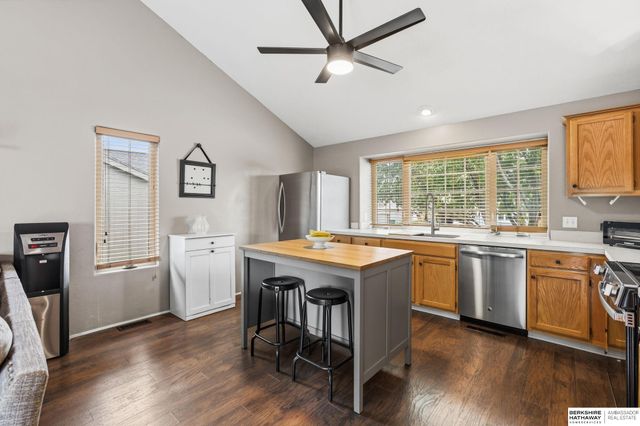 1138 Rawhide Road, Papillion, NE 68046
