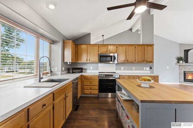 1138 Rawhide Road, Papillion, NE 68046
