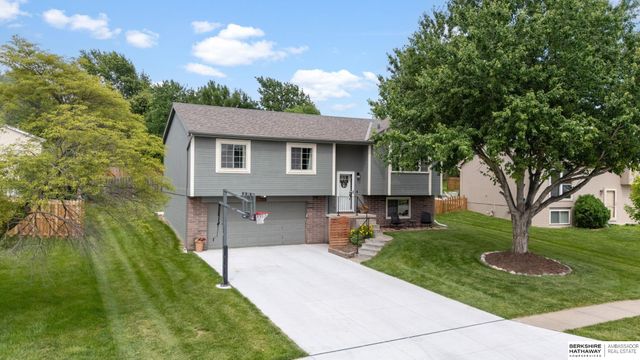 1138 Rawhide Road, Papillion, NE 68046