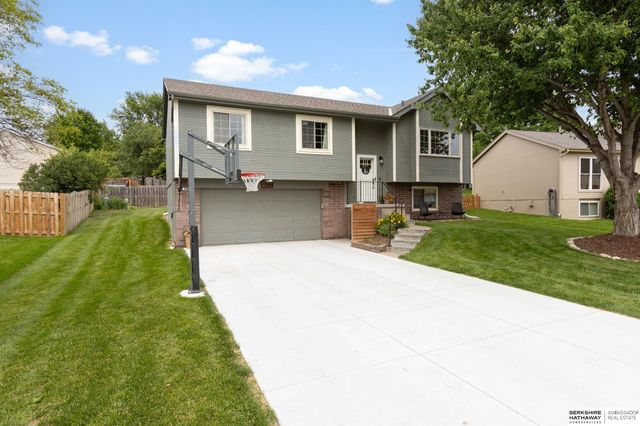 1138 Rawhide Road, Papillion, NE 68046