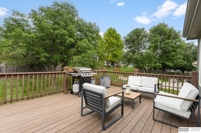 1138 Rawhide Road, Papillion, NE 68046