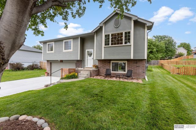 1138 Rawhide Road, Papillion, NE 68046