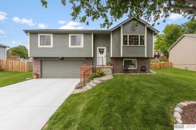 1138 Rawhide Road, Papillion, NE 68046