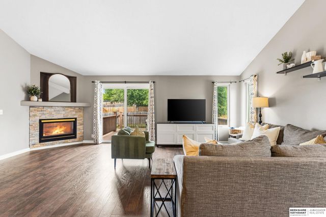 1138 Rawhide Road, Papillion, NE 68046