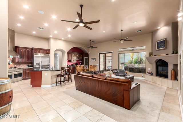 2744 E COUNTRY SHADOWS Court, Gilbert, AZ 85298
