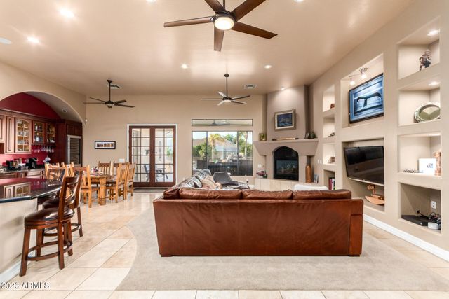 2744 E COUNTRY SHADOWS Court, Gilbert, AZ 85298