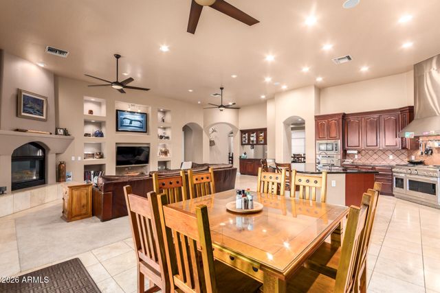 2744 E COUNTRY SHADOWS Court, Gilbert, AZ 85298