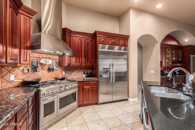 2744 E COUNTRY SHADOWS Court, Gilbert, AZ 85298