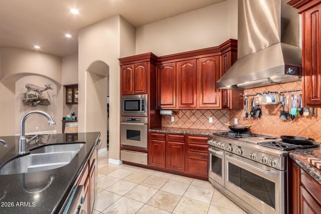 2744 E COUNTRY SHADOWS Court, Gilbert, AZ 85298