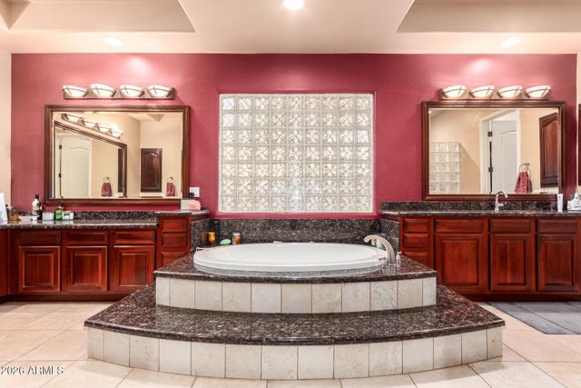 2744 E COUNTRY SHADOWS Court, Gilbert, AZ 85298