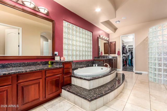 2744 E COUNTRY SHADOWS Court, Gilbert, AZ 85298