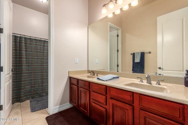 2744 E COUNTRY SHADOWS Court, Gilbert, AZ 85298