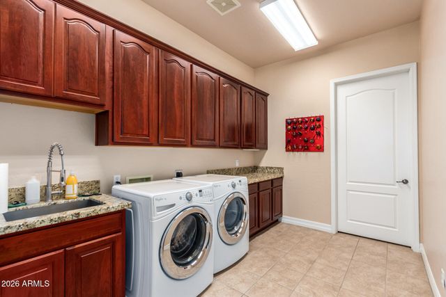 2744 E COUNTRY SHADOWS Court, Gilbert, AZ 85298