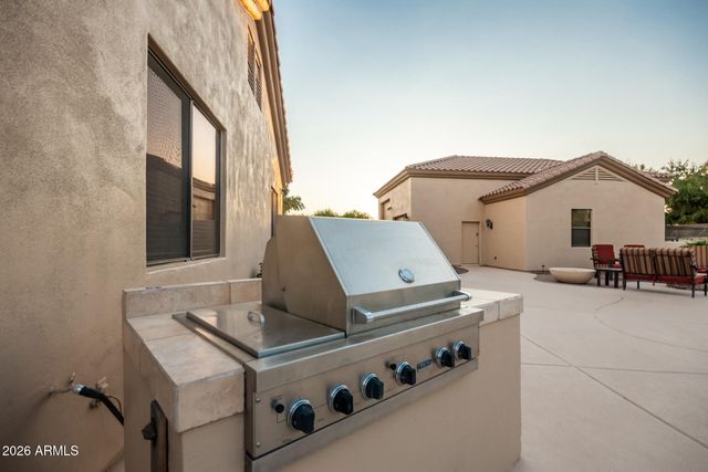 2744 E COUNTRY SHADOWS Court, Gilbert, AZ 85298