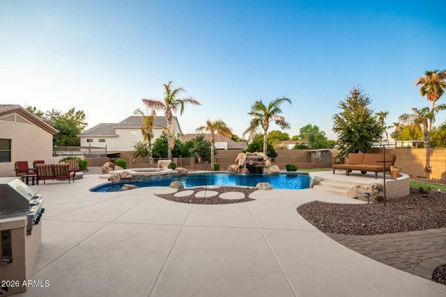 2744 E COUNTRY SHADOWS Court, Gilbert, AZ 85298