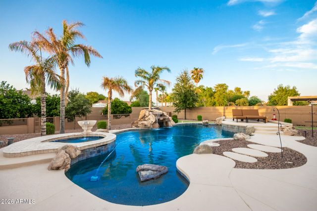 2744 E COUNTRY SHADOWS Court, Gilbert, AZ 85298