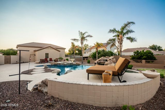 2744 E COUNTRY SHADOWS Court, Gilbert, AZ 85298