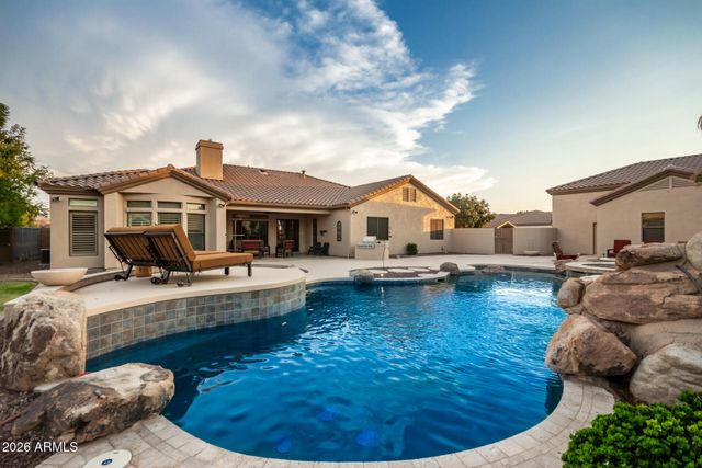 2744 E COUNTRY SHADOWS Court, Gilbert, AZ 85298