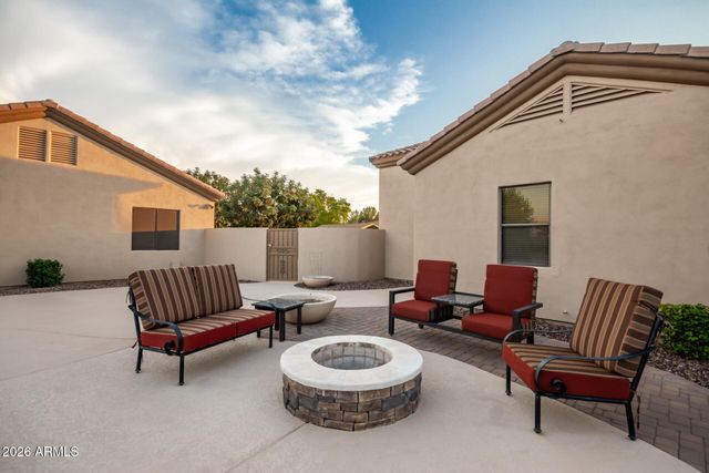 2744 E COUNTRY SHADOWS Court, Gilbert, AZ 85298