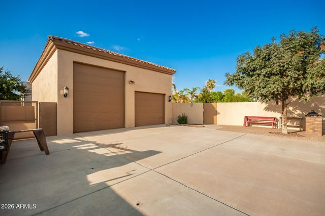 2744 E COUNTRY SHADOWS Court, Gilbert, AZ 85298