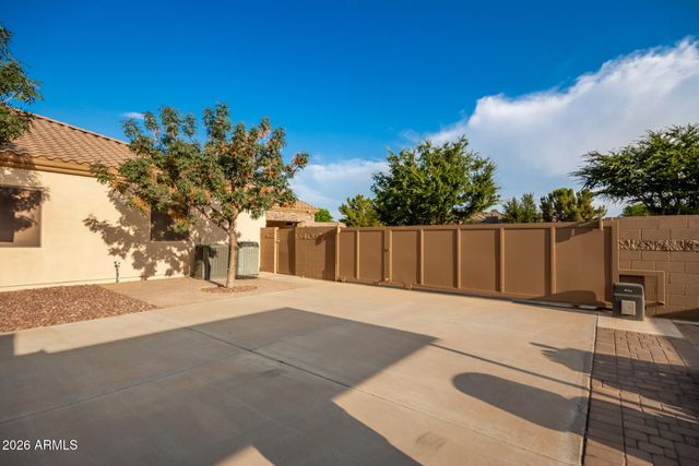 2744 E COUNTRY SHADOWS Court, Gilbert, AZ 85298