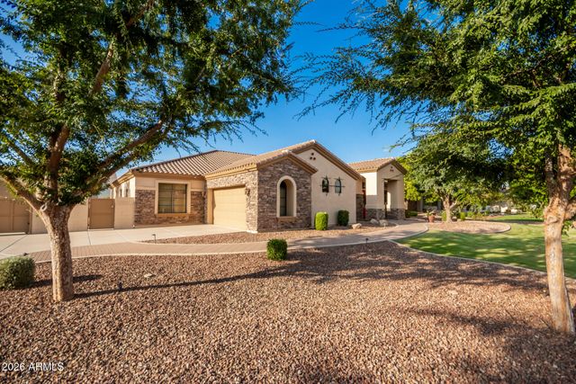 2744 E COUNTRY SHADOWS Court, Gilbert, AZ 85298