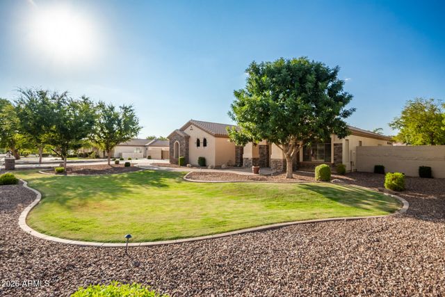 2744 E COUNTRY SHADOWS Court, Gilbert, AZ 85298