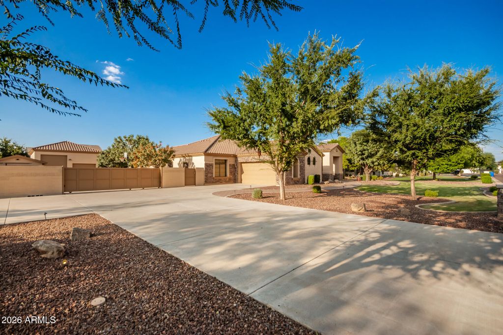 2744 E COUNTRY SHADOWS Court, Gilbert, AZ 85298 — photo 5
