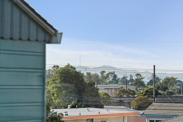 5634 Burlingame Ave, Richmond, CA 94804