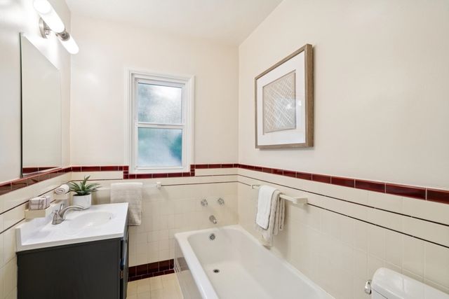 5634 Burlingame Ave, Richmond, CA 94804