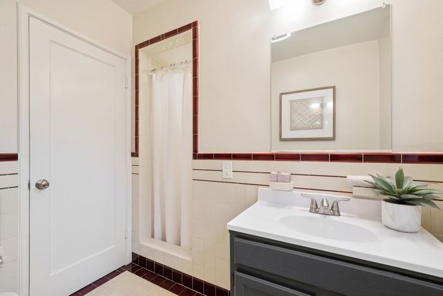 5634 Burlingame Ave, Richmond, CA 94804