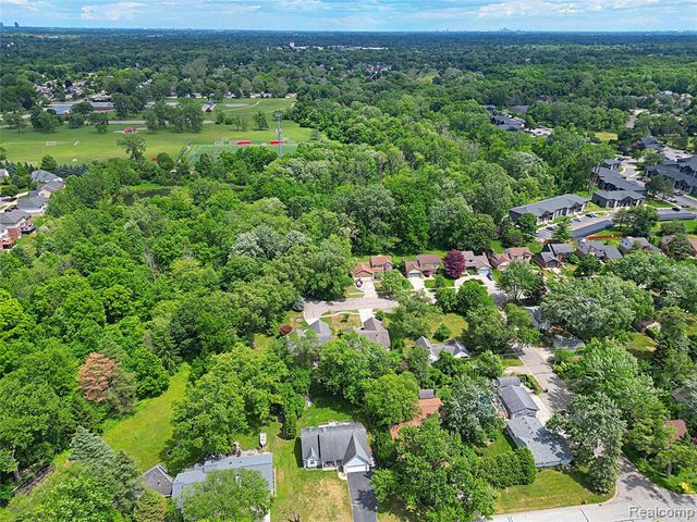 19554 Farmington Road, Livonia, MI 48152