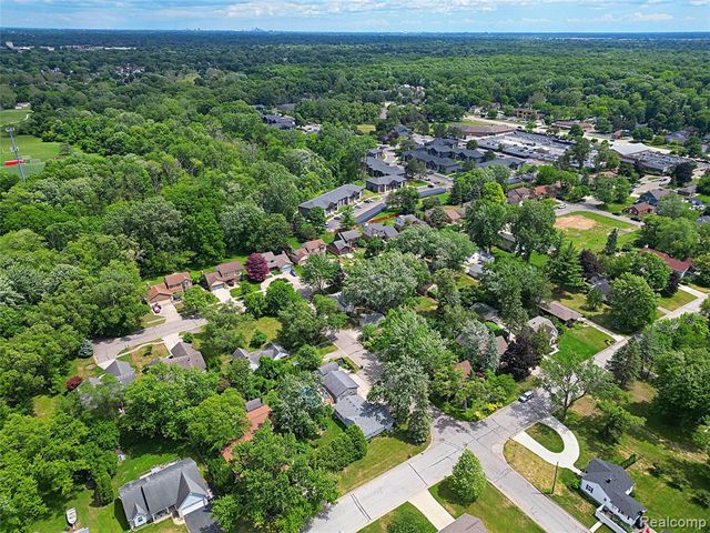 19554 Farmington Road, Livonia, MI 48152