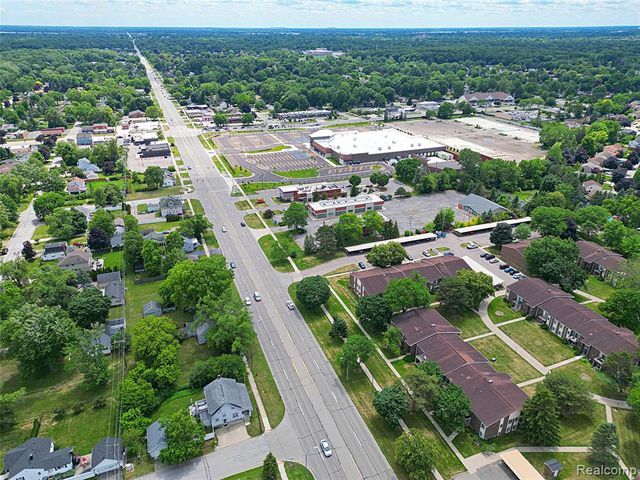 19554 Farmington Road, Livonia, MI 48152