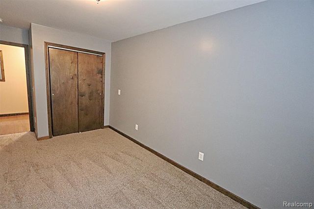 19554 Farmington Road, Livonia, MI 48152