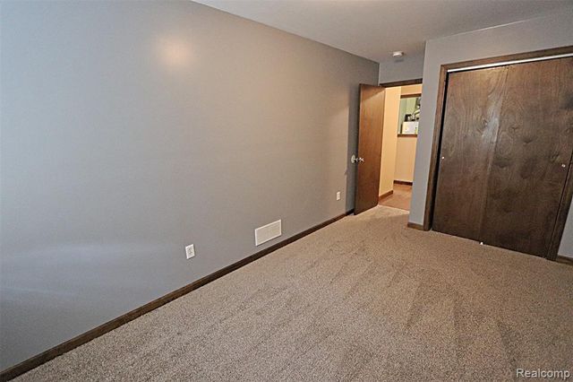 19554 Farmington Road, Livonia, MI 48152