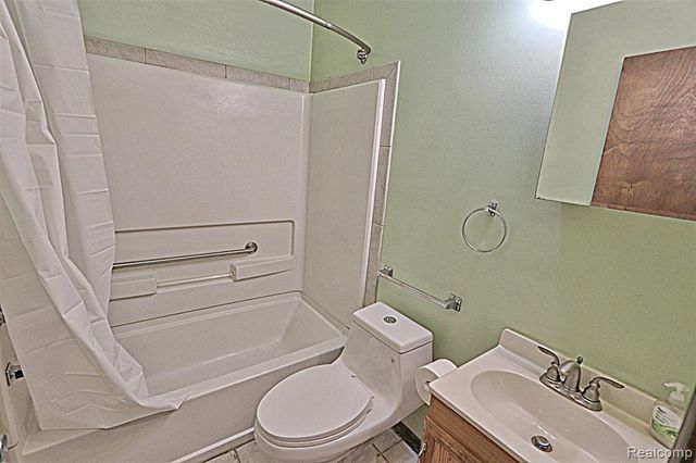 19554 Farmington Road, Livonia, MI 48152