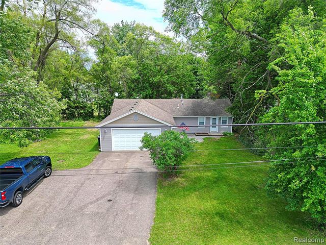 19554 Farmington Road, Livonia, MI 48152