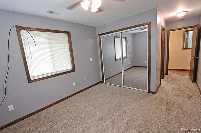 19554 Farmington Road, Livonia, MI 48152