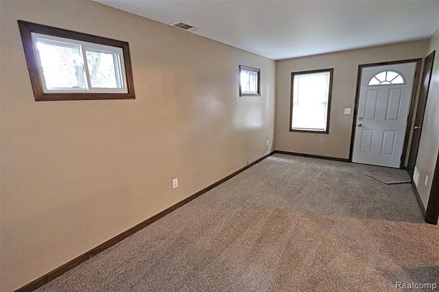 19554 Farmington Road, Livonia, MI 48152