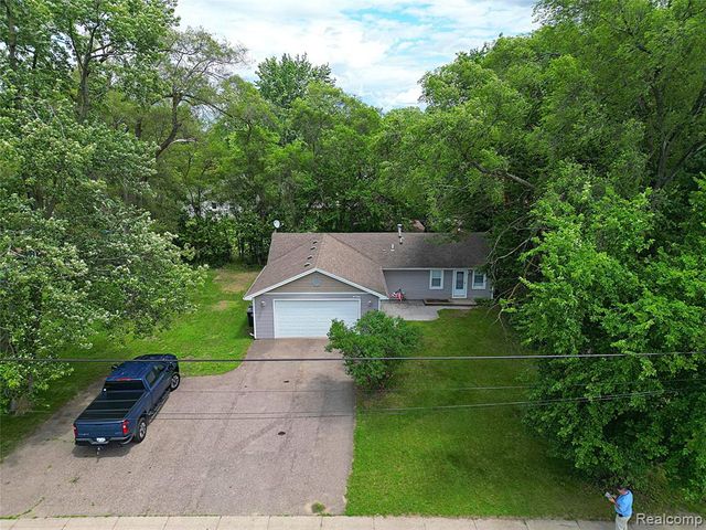 19554 Farmington Road, Livonia, MI 48152