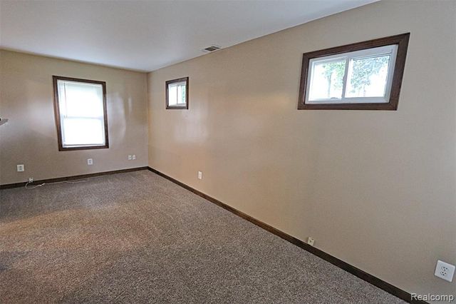 19554 Farmington Road, Livonia, MI 48152