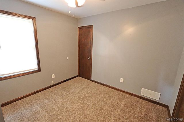 19554 Farmington Road, Livonia, MI 48152