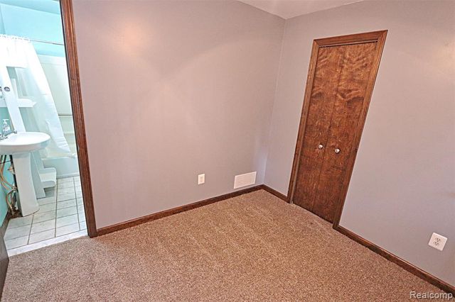 19554 Farmington Road, Livonia, MI 48152